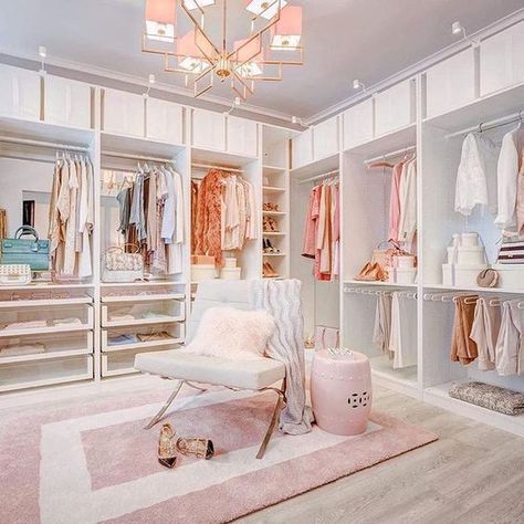 Dream Dressing Room, Luxury Closets, Walking Closet, Dream Closet Design, Walk In Closet Design, Wardrobe Room, Closet Decor, Dressing Rooms, Dream Closets