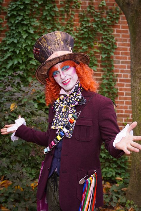 Family Halloween Costume, Christmas Comics, Family Costumes, Family Halloween Costumes, Family Halloween, Mad Hatter, Festival Captain Hat, Alice In Wonderland, Halloween Costume