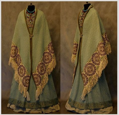 Sca Viking Garb, Viking Cloak Pattern, Traditional Viking Clothing, Cloak Designs, Viking Style Clothing, Viking Shawl, Viking Cloak, Viking Clothes, Norse Clothing