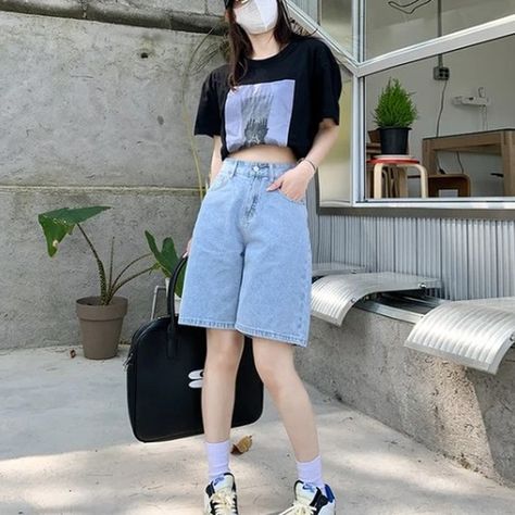 Shorts Jeans Women Baggy Y2K Fashion Straight Vintage Streetwear 2024 Summer Loose Denim Short Pants $17.61 In-Store Now Worldwide Free Shipping 🔶Specifications🔶 Season: Summer Fabric Type: DENIM Material Composition: 95%Cotton Closure Type: Elastic Waist Material: COTTON If you are interested in buying this outfit, please send me a message #womenfashion❤👗👚 #summerfashionday #summerfashionrose #summerfashiongala #summerfashiondam #styleınspo #styleinspon #styleinspo🇿🇦 #chiclookbook #chi... Baggy Short Jeans Outfit, Streetwear 2024, Denim 2024, Baggy Fashion, Baggy Y2k, Streetwear Denim, Denim Pants Fashion, Workwear Jeans, Streetwear Shorts