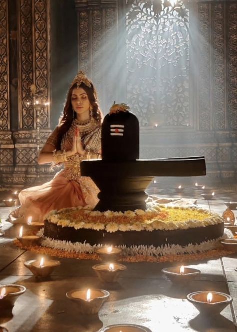 Shiva Lingam Images Hd, Mahadev Parvati Hd Wallpaper, Shiv Parvati Hd Wallpaper, Radha Krishna Art Beautiful, Jewellery Moodboard, Shiv Parvati, Cute Photo Poses, Shiv Shakti, Lord Wallpapers