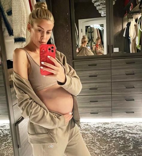 Pregnant Heather Rae El Moussa Reveals She Was Put on Bedrest as She Suffers 'Unbearable' Pain Heather Rae, Sweet Snap, Sweet Post, Tarek El Moussa, Flip Or Flop, Hgtv Star, Tuesday Afternoon, Bed Rest, Sciatica Pain