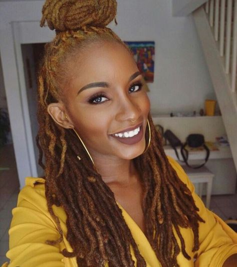 Warm brown color with golden highlight Marley Locs, Dreads Locks, Dread Journey, Locs Ideas, Dyed Dreads, Loc Goals, Colored Locs, Loc Inspiration, Hairstyle Tips