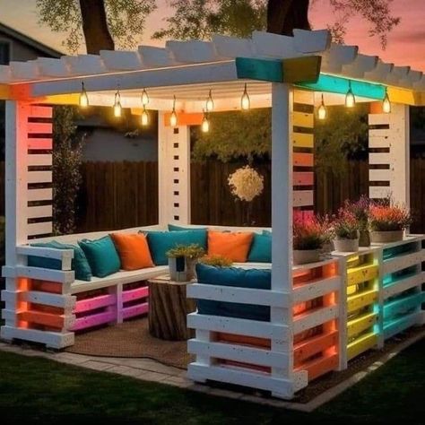 Pallet Gazebo Ideas, Pallet Patio, Simple Woodworking Plans, Small Woodworking Projects, Backyard Lighting, Outdoor Diy Projects, Backyard Diy Projects, Outdoor Decor Backyard, Beginner Woodworking Projects