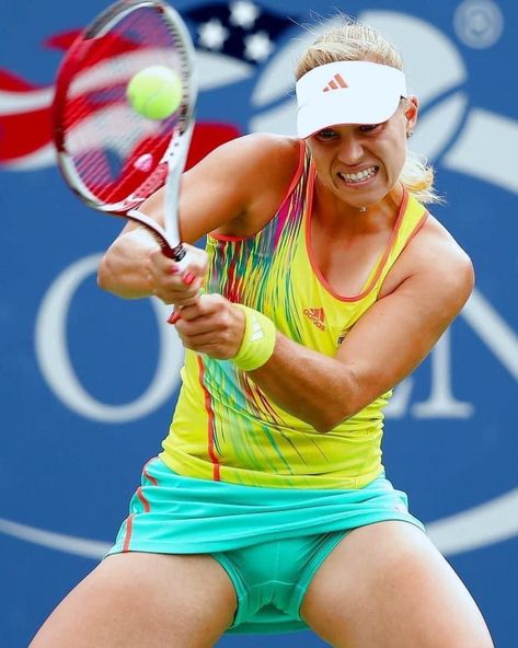 Caroline Wozniacki Tennis, Tennis Pictures, Angelique Kerber, Tennis Photos, Female Tennis, And God Created Woman, Ladies Tennis, Fitness Photoshoot, Tennis Player