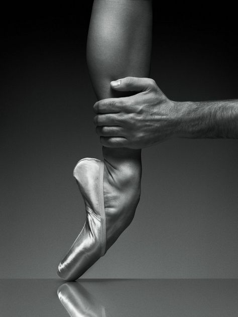 Dutch National Ballet 50th anniversary portrait photographed by ERIN OLAF, 2011. Lois Greenfield, Erwin Olaf, Isadora Duncan, Dance Like No One Is Watching, Shall We Dance, Ballet Photography, En Pointe, Ballet Beautiful, Foto Art