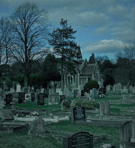 Graveyard Aesthetic Green, Grave Digger Aesthetic, Vampire Graveyard, Soft Vampire Aesthetic, Fantasy Graveyard, Cemetery Aesthetic, Graveyard Aesthetic, Cottagecore Instagram, Cemeteries Photography