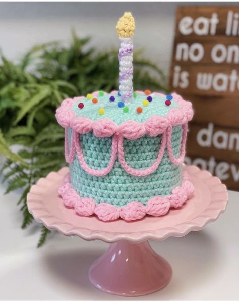 Crochet Cake, Graph Crochet, Crochet Bouquet, Crochet Design Pattern, Crochet Food, Crochet Doll Clothes, Crochet Fashion Patterns, Fun Crochet Projects, Diy Crochet Projects