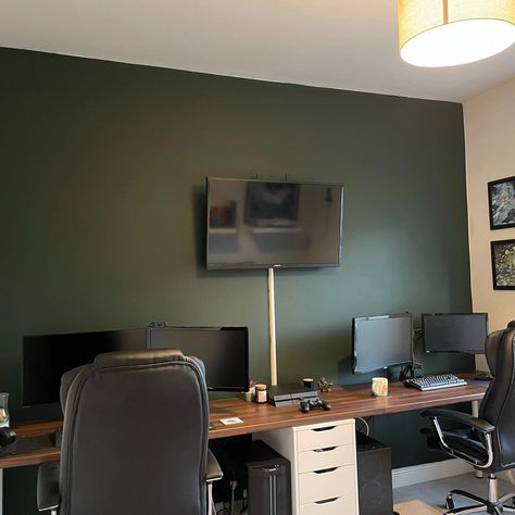 Dark accent wall in workspace Dulux Palm Night Dulux Dark Green Paint, Dark Accent Wall, Dark Green Living Room, Dark Accent Walls, Dark Green Walls, Dulux Paint, Living Room Renovation, Green Paint Colors, Room Renovation