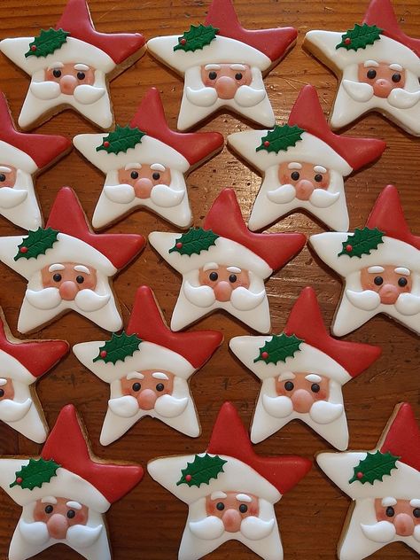 Flori Din Lut, Star Sugar Cookies, Christmas Sugar Cookies Decorated, Cute Christmas Cookies, Royal Iced Cookies, Christmas Biscuits, Sugar Cookie Royal Icing, Sugar Cookie Icing, Santa Cookies