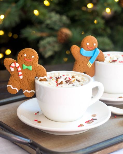 Pour-Over Gingerbread Coffee | Simply Made Recipes Gingerbread Coffee Recipe, Fun Coffee Drinks, Christmas Sweet Recipes, Gingerbread Coffee, Ginger Man, Homemade Soda, Coffee Ideas, Gingerbread Man Cookies, Ground Nutmeg