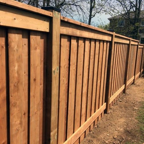 Top 50 Best Privacy Fence Ideas - Shielded Backyard Designs Woods Backyard Ideas, Cheap Privacy Fence, Privacy Fence Ideas, Diy Privacy Fence, Wood Privacy Fence, Easy Fence, Wood Fence Design, Walls Ideas, Modern Fence Design