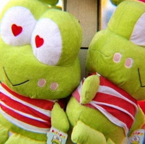 Keroppi Plush, Plush Aesthetic, Soft Cell, My Core, Hello Kitty Characters, Kawaii Plushies, Frog And Toad, Kawaii Aesthetic, Indie Kids