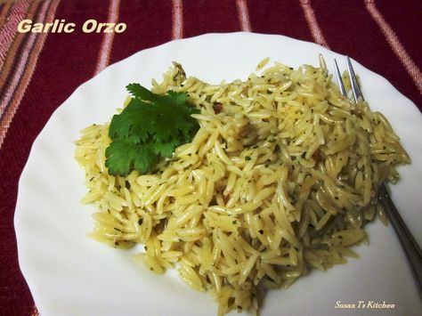 Garlic Orzo, Parmesan Orzo, Orzo Dishes, Olive Oil Recipes, Glass Of Red Wine, Orzo Recipes, Orzo Salad, Herb Recipes, Garlic Olive Oil