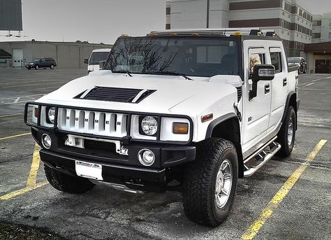 Milwaukee Wisconsin, 3-21-2015, White Hummer H2-T, 44 degrees outside. White Hummer, Hammer Car, Hummer Cars, Hummer H1, Hummer H3, Hummer H2, Milwaukee Wisconsin, My Dream Car, Dream Car