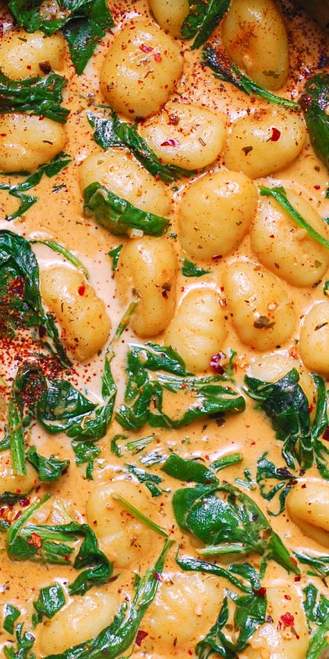 Creamy Spinach Gnocchi - close-up photo. Gnocchi Sauce, Spinach Gnocchi, Gnocchi Recipes Easy, Gnocchi Dishes, Veggie Frittata, 2023 Recipes, Pasta Meals, Sweet Potato Gnocchi, Veggie Meals