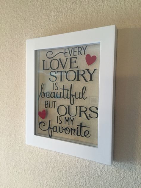 Floating frame with vinyl lettering Vinyl Picture Frame Ideas, Cricut Picture Frames, Picture Frame Inspiration, Picture Frame Projects, Vinyl On Glass, Cute Picture Frames, Diy Vinyl Projects, Unique Picture Frames, Glass Picture Frames