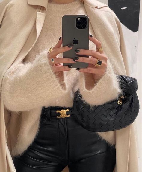 Celine Belt Outfit, Lolario Style, Celine Belt, Belt Outfit, Minimalist Outfits, European Outfit, 2022 Style, Winter Inspo, Europe Fashion