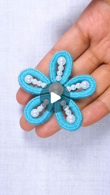 Woolen Flower Making, Flower Making Tutorial, Embroidery Pearls, Craft Hacks, Woolen Flower, Woolen Craft, Easy Flowers, Crafts Hacks, Flower Making