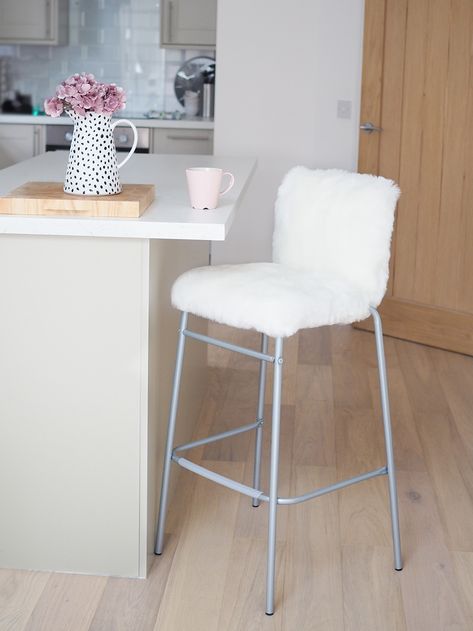 I'm back with another IKEA Hack. Make this super cute faux fur bar stool in a few easy steps, perfect for your breakfast bar #bangonDIY #homediy Stool Ikea, Ikea Barstools, Laundry Lounge, Ikea Stool, Diy Bar Stools, Ikea Bar, Diy Stool, White Stool, Gold Bathroom Accessories