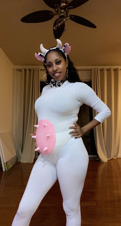 Maternity Halloween Costume, Maternity Halloween, Pregnancy Costumes, Pregnant Halloween Costumes, Cow Outfits, Cow Costume, Pregnant Halloween, Cute Couple Halloween Costumes, Halloween 2023