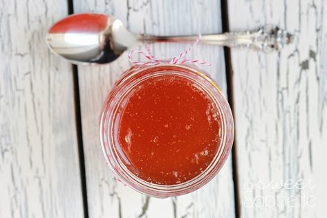 apple cinnamon jelly easy recipe Homemade Jellies, Rhubarb Jelly, Pomegranate Jelly, Blueberry Jam Recipe, Edible Christmas Gifts, Apple Jelly, Canning Jam, Homemade Jelly, Apple Jam