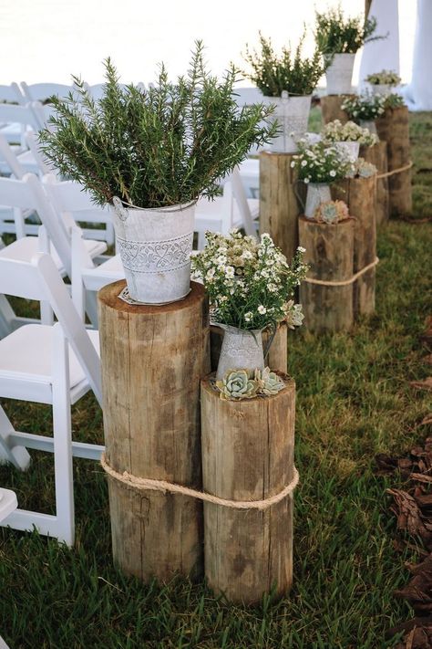 Hangar Wedding, Gold Wedding Centerpieces, Majlis Perkahwinan, Wedding Decorating, Deco Champetre, Rustic Wedding Decorations, Socal Wedding, Amazing Weddings, Outdoor Wedding Decorations