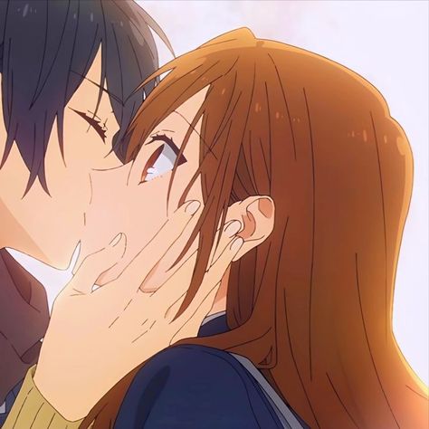 Horimiya Kiss, Bf And Gf Cartoon Pics, Cute Disney Pictures, Profil Anime, Best Anime Couples, Romantic Anime Couples, Funny Cartoon Gifs, Romantic Manga, Cute Anime Profile Pictures