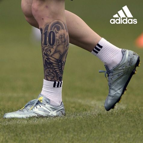 When you want to win everything , you get back to work before you have too - #LeoMessi is back #bethedifference #Adidas Messi Leg Tattoo, Messi Legs, Messi Tattoo, Soccer Tattoos, Cr7 Vs Messi, Messi Soccer, Lionel Andrés Messi, Good Soccer Players, Latest Tattoos