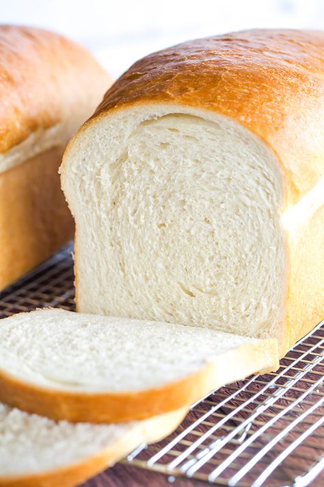 This is a classic white bread recipe, and so easy! The loaves bake up incredibly tall, soft and fluffy... the perfect white bread! Perfect White Bread, Kuih Lapis, Resepi Roti, Brown Eyed Baker, Pembuat Roti, Loaves Of Bread, White Bread Recipe, Pane Casereccio, Loaf Of Bread