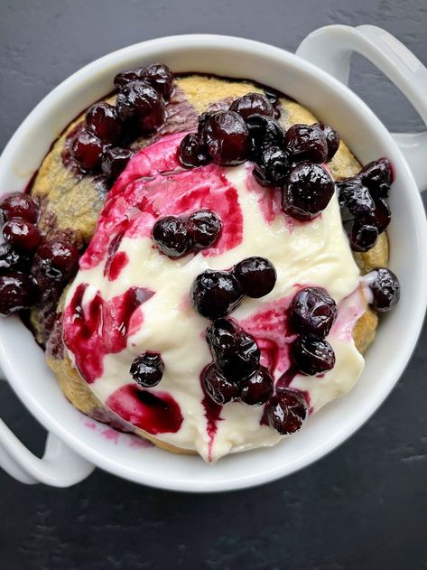 Healthy Baked Cheesecake, Cheesecake Baked Oats, Blueberry Baked Oats, Breakfast Cheesecake, Moist Blueberry Cake, Sweet Cream Cheese Filling, Baked Oats Recipe, Cheesecake Baked, Healthy Cheesecake