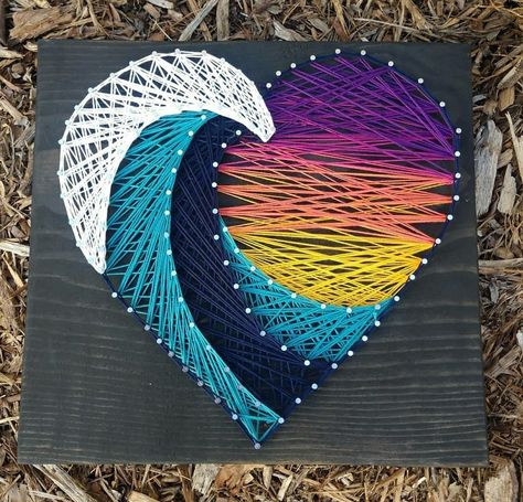 Heart shaped string art with crashing wave at sunset. Artist Beth Sweeting Closter IG @aflingwithstring #beachy #art #waves #truelove #love #californiadreaming #hangten #sunset Yarn And Nail Art, Heart String Art, String Art Pattern, String Nail Art, Yarn Wall Art Diy, String Art For Kids, Nail And String Art Patterns, Diy String Art, String Art Ideas