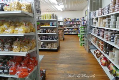 Gentle Joy Homemaker: 10 Tips For Shopping at Amish or Mennonite Stores Amish Store, Bulk Store, Bulk Food, Interior Design Mood Board, Big Family, Mood Board Design, Food Storage, Saving Money, 10 Things