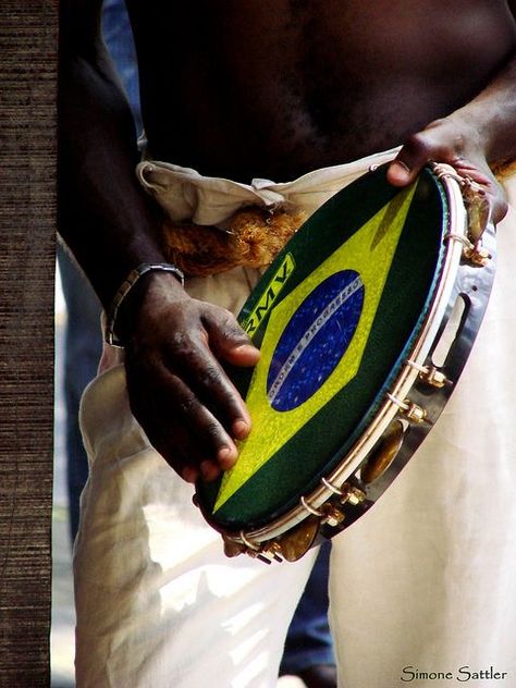 REGBIT1: Uma semente de paz MICHAEL JACKSON   Heal the Worl... Afro Brazilian Culture, Afro Brazil, Brazil Culture, Samba, Girls Trip, Rio De Janeiro, South America, Drums, Brazil