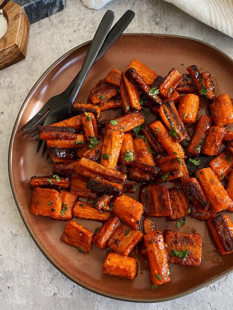 Honey Sriracha Carrots, Siracha Honey Carrots, Spicy Roasted Carrots, Sriracha Carrots, Chinese Thanksgiving, Recipes For Dinner Party, Recipe Carrots, Fertility Recipes, Cook Beautiful