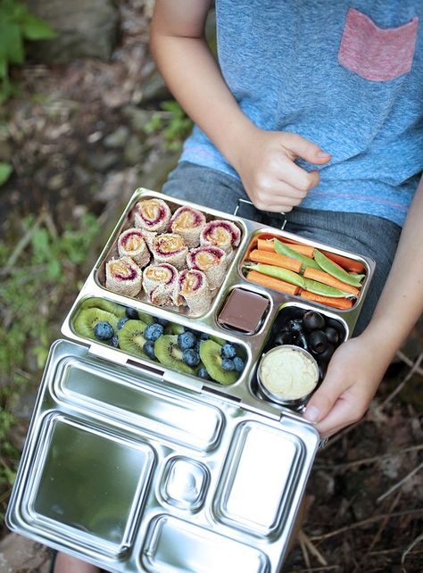 Adventures with PlanetBox  | themerrythought.com Planet Box Lunches, Planet Box Lunch Ideas Kids, Planet Box Lunch Ideas, Planetbox Lunches, Eco Lunch Boxes, Snacks Kids, Planet Box, Box Recipes, Lunch Inspiration