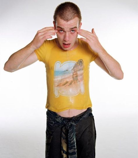 Ewan McGregor for Trainspotting 1996 Ewan Mcgregor Trainspotting, Renton Trainspotting, Fashion Portrait Photography, Kids Inspo, Trainspotting, Ewan Mcgregor, Movie Fashion, Club Kids, Fashion Portrait