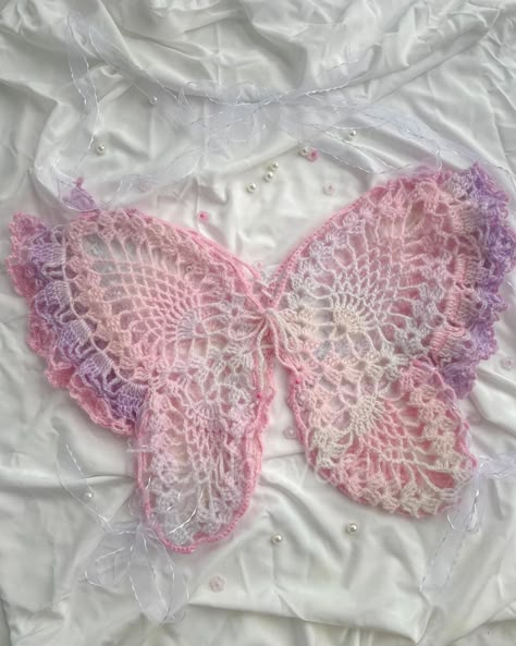 All Posts • Instagram Butterfly Crochet Top, Crochet Butterfly Pattern, Crochet Idea, شال كروشيه, Pretty Crochet, Crochet Fairy, Butterfly Style, Crochet Bolero, Crochet Butterfly