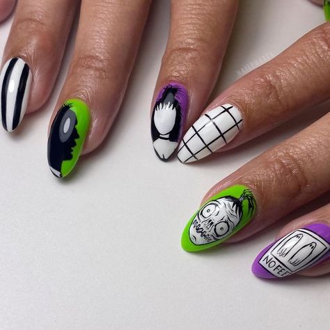 Lydia Deetz Nails, Bettle Juice Nail Art, Bettle Juice Nail Ideas, Beetlejuice Nails Short, Beetlejuice Nails Acrylic, Tim Burton Nail Art, Beetlejuice Nail Designs, Tim Burton Nails, Beetlejuice Nail Art