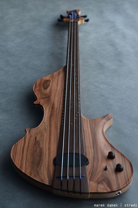 Fretless Bass Guitar, Bass Guitar Design, Bass Design, Homemade Instruments, Custom Bass, Electric Guitar Design, Guitar Kits, Unique Guitars, Bass Music