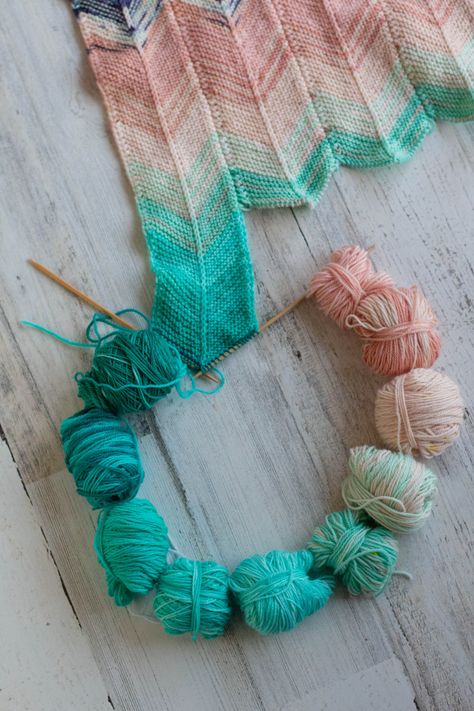 Mini Skein Projects, Projek Mengait, Gradient Yarns, Crochet Hair Accessories, Just Wait, Mini Skein, Scarf Knitting Patterns, Diy Knitting, Fabric Projects