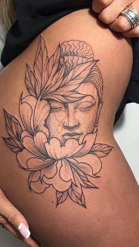 Les plus beaux tatouages pour couvrir ses hanches #tatouage #tattoo #hanche #cuisse #jambe #beauté #aufeminin #bouddha #buddha Botanisches Tattoo, Cool Tattoos For Girls, Hip Tattoo Designs, Buddha Tattoo Design, Buddha Tattoos, Muster Tattoos, Buddha Tattoo, Hip Tattoos Women, Inspiration Tattoos