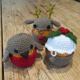 Just Pootling: The finishing touches ... Knitted Crafts, Christmas Knits, Terry's Chocolate Orange, Crocheted Animals, Crocheted Christmas, Flower Cakes, Crochet Christmas Gifts, Crochet Xmas, Amigurumi Ideas