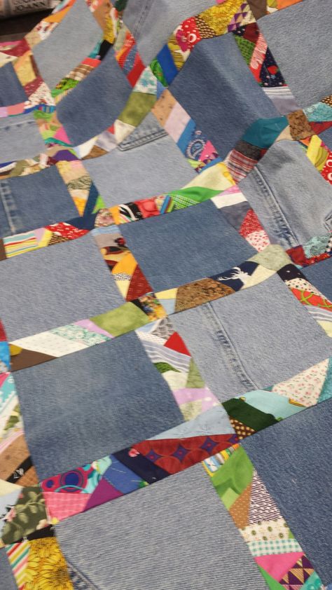 Denim Quilt Patterns, Återvinna Jeans, Blue Jean Quilts, Crumb Quilt, Jean Quilt, Patchwork Tattoo, Patchwork Sleeve, Quilt Modernen, Scrappy Quilt Patterns