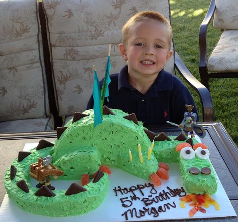 Dragon Themed Birthday Party, Dragon Birthday Cakes, Birthday Cake Tutorial, Dragon Cakes, Dragon Birthday Parties, Dragon Cake, Dinosaur Birthday Cakes, Birthday Cake Pictures, Chocolate Graham Crackers