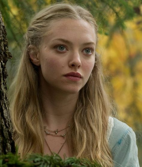 💗Amanda Seyfried💗’s Instagram photo: “Do you like to observe the nature and walk through it?🌲🌼🌳🍃🌺 @mingey #amandaseyfried #mingey #seyfreak #seyfried #amandaforever #amanda…” Alec Volturi, Daena Targaryen, High Cheekbones, Brown Hair Brown Eyes, Amanda Bynes, Amanda Seyfried, Round Face, Face Claims, Pretty Woman