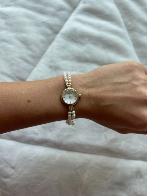 Vintage 24k Gold Pearl Womens Watch Small Fac Pretty Watches, Small Face, Present For Her, Wrist Jewelry, Jewelry Accessories Ideas, Watch For Women, Photo Proof, Dope Jewelry, Jewelry Essentials