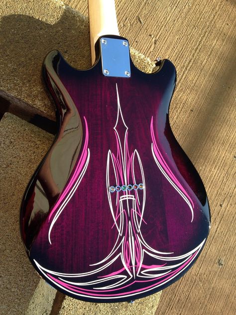 Guitar Custom Paint Design, Guitar Design Drawing, Pinstripe Guitar, Pinstriping Ideas, Pinstriping Art, Sign Painting Lettering, Kustom Paint, Pinstripe Art, Super Cool Stuff