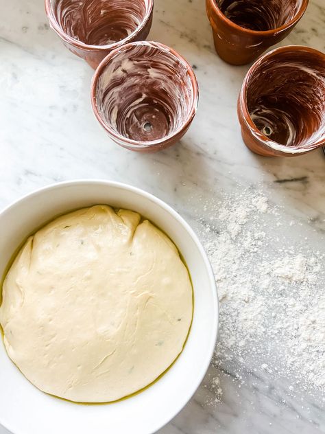 Make Flower Pot Bread in Terracotta Pots Wedding Terracotta Pots, Flower Pot Bread, Terrain Flower Pot Bread Recipe, Bread In Clay Pot, Baking Bread In A Clay Pot, Flower Pot Bread Recipe Terra Cotta, Terracotta Pots Candle, Herb Bread, Fall Dinner Party