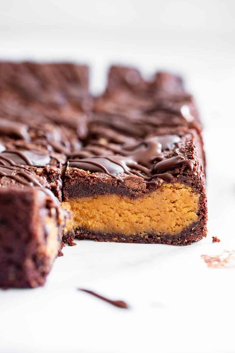 Fudgy “Peanut” Butter Stuffed Brownies {Paleo, Vegan} Scd Desserts, Food Polls, Stuffed Brownies, Paleo Brownies, Vegan Egg, Paleo Recipes Dessert, Chocolate Chip Cheesecake, Paleo Baking, Paleo Recipe